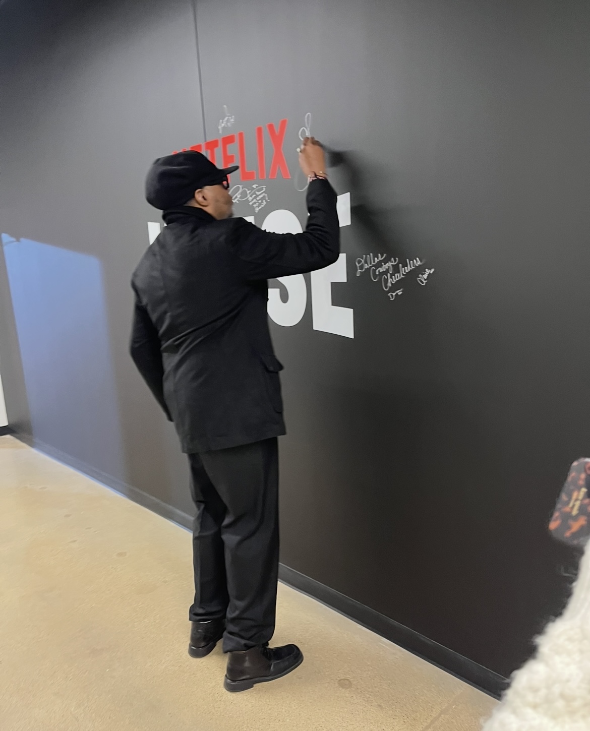 Sam Perkins ex-NBA and Dallas Mavericks Player Signs Netflix Wall - 2